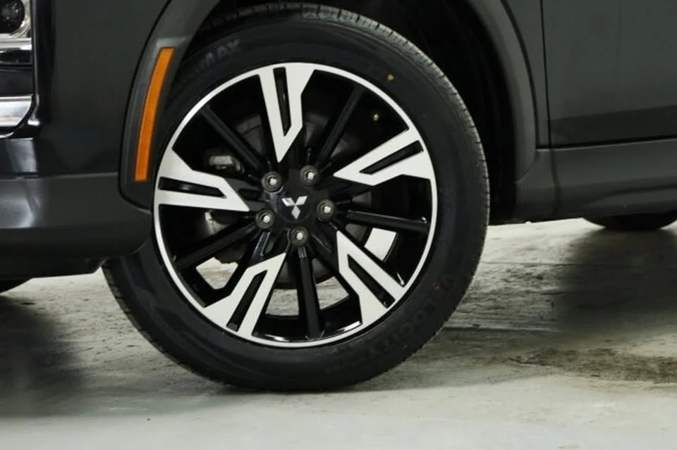 2023 Mitsubishi Eclipse Cross - Image 3 of 20