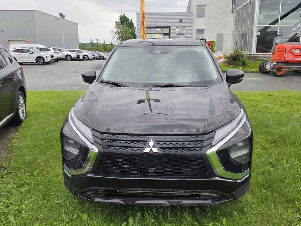 2023 Mitsubishi Eclipse Cross - Image 2 of 10