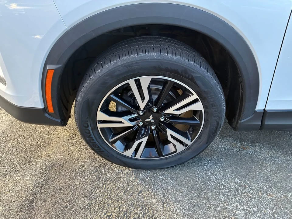 2023 Mitsubishi Eclipse Cross - Image 3 of 8