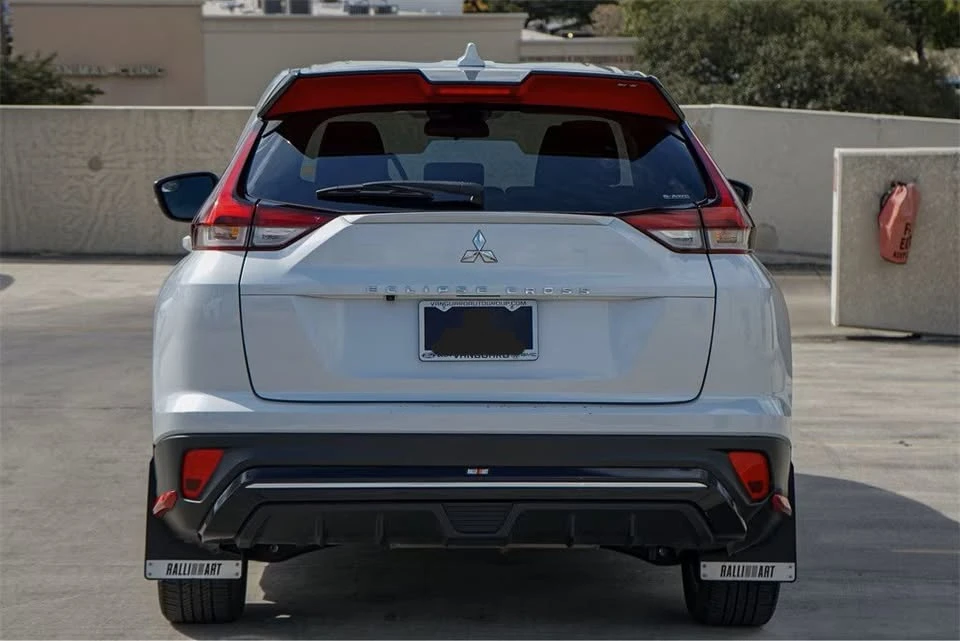 2023 Mitsubishi Eclipse Cross - Image 2 of 15