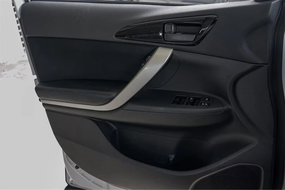 2023 Mitsubishi Eclipse Cross - Image 10 of 15