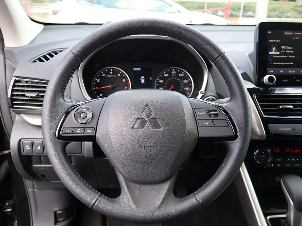 2023 Mitsubishi Eclipse Cross - Image 10 of 17