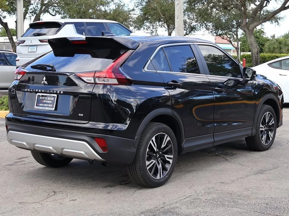 2023 Mitsubishi Eclipse Cross - Image 4 of 17