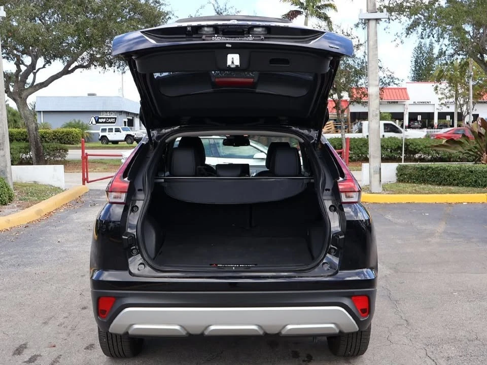 2023 Mitsubishi Eclipse Cross - Image 9 of 17