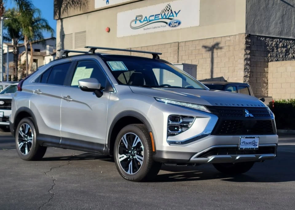 2023 Mitsubishi Eclipse Cross - Image 2 of 3