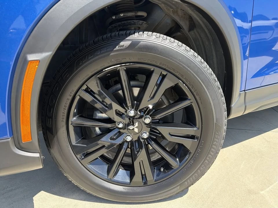 2023 Mitsubishi Eclipse Cross - Image 2 of 16