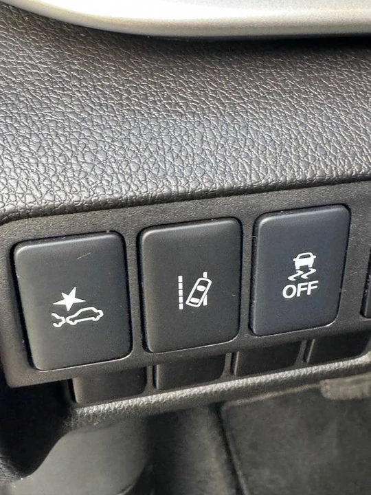 2023 Mitsubishi Eclipse Cross - Image 9 of 22