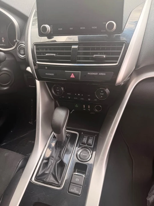 2023 Mitsubishi Eclipse Cross - Image 9 of 12
