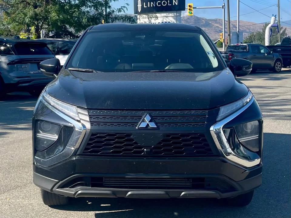 2023 Mitsubishi Eclipse Cross - Image 2 of 18