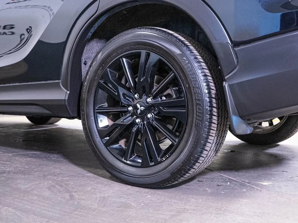 2023 Mitsubishi Eclipse Cross - Image 9 of 15