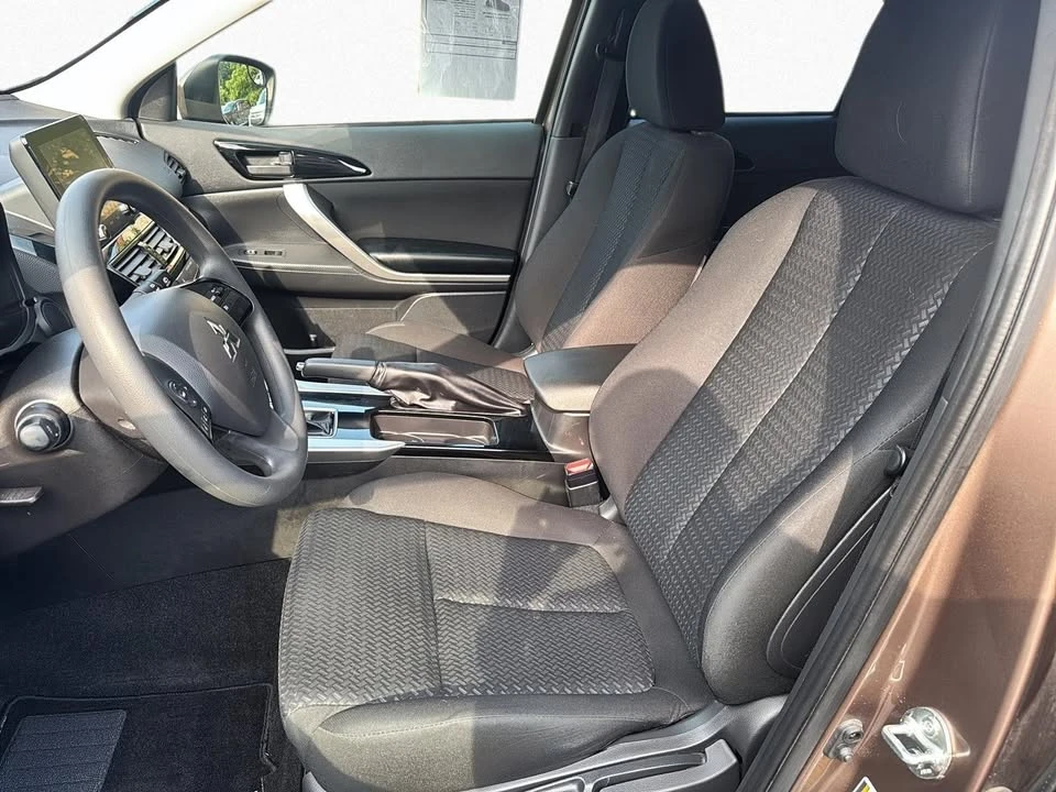 2023 Mitsubishi Eclipse Cross - Image 8 of 20
