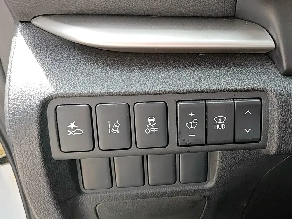 2023 Mitsubishi Eclipse Cross - Image 16 of 20