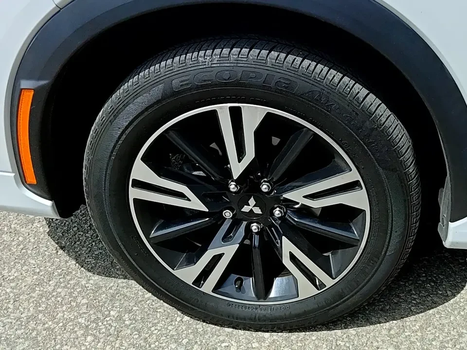 2023 Mitsubishi Eclipse Cross - Image 14 of 20