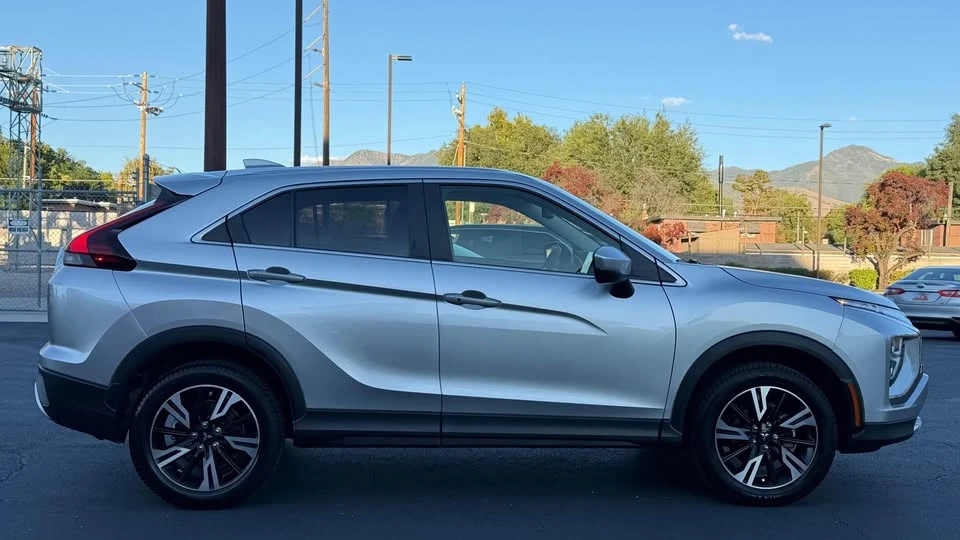 2023 Mitsubishi Eclipse Cross - Image 2 of 20
