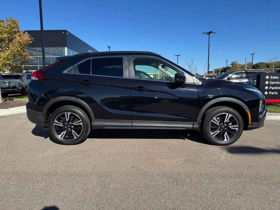 2023 Mitsubishi Eclipse Cross - Image 4 of 17