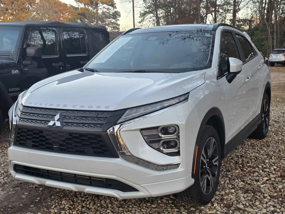2023 Mitsubishi Eclipse Cross - Image 3 of 16
