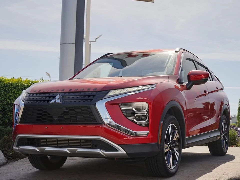 2023 Mitsubishi Eclipse Cross - Image 2 of 20