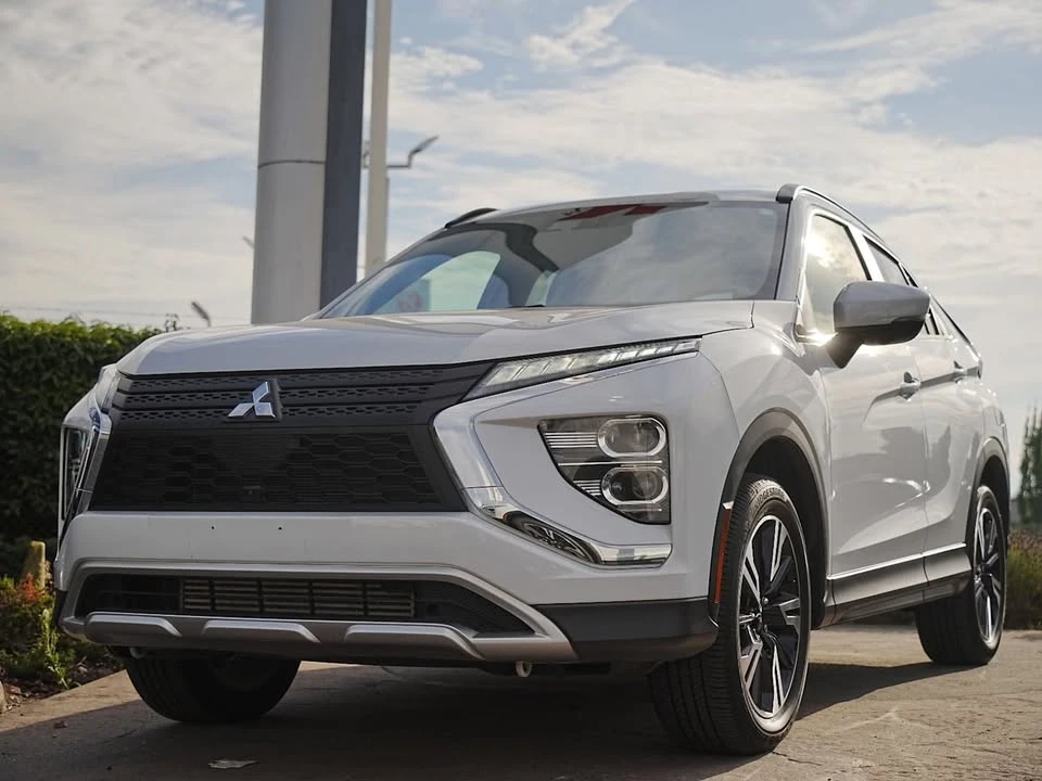 2023 Mitsubishi Eclipse Cross - Image 3 of 19