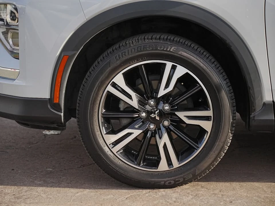 2023 Mitsubishi Eclipse Cross - Image 10 of 19