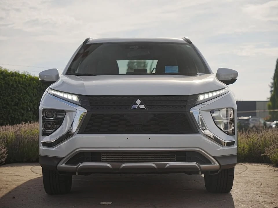2023 Mitsubishi Eclipse Cross - Image 2 of 19