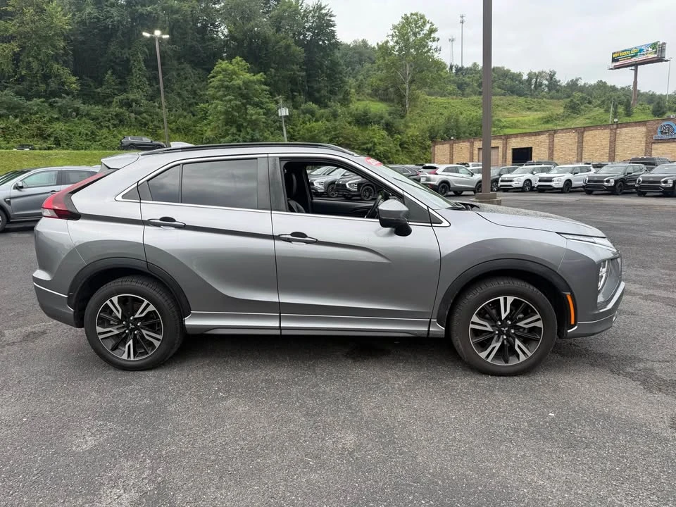 2023 Mitsubishi Eclipse Cross - Image 2 of 9