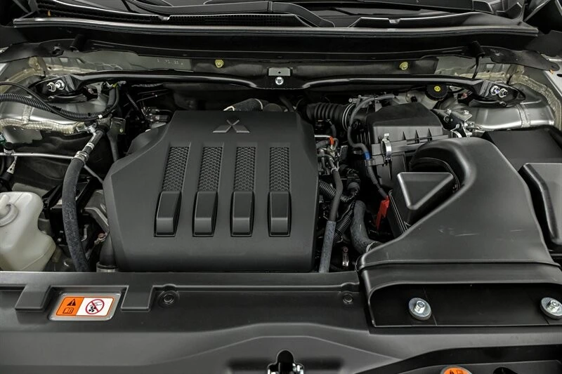 2023 Mitsubishi Eclipse Cross - Image 12 of 29