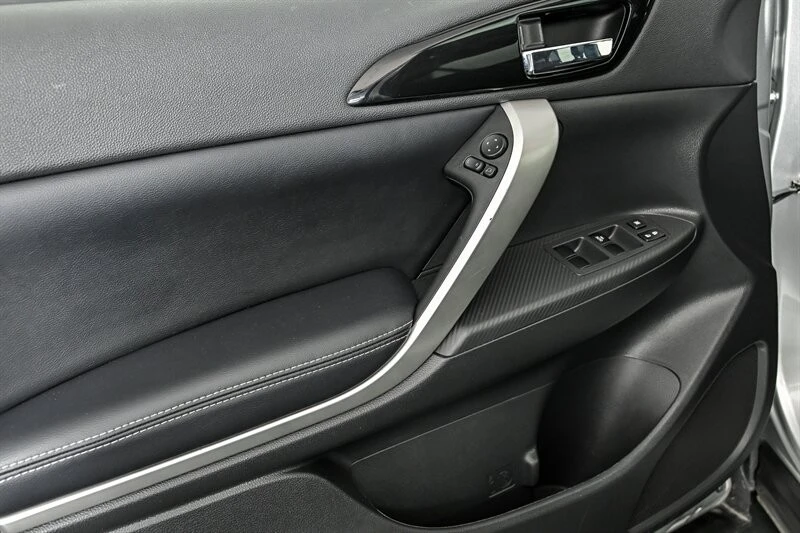 2023 Mitsubishi Eclipse Cross - Image 13 of 29