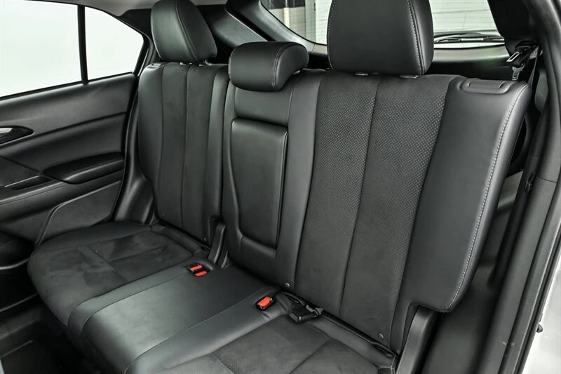 2023 Mitsubishi Eclipse Cross - Image 18 of 29