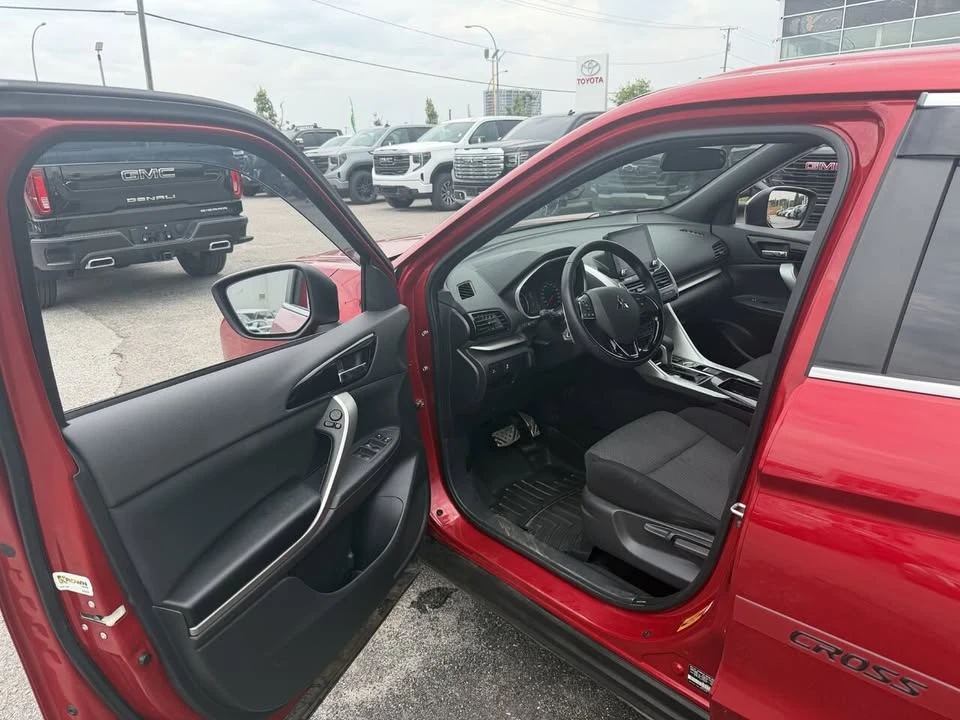 2023 Mitsubishi Eclipse Cross - Image 2 of 16