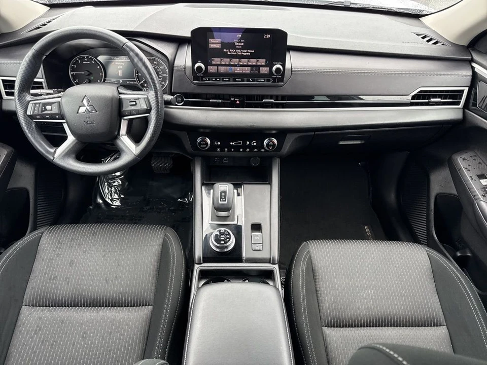2023 Mitsubishi Outlander - Image 12 of 12