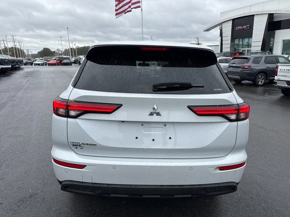 2023 Mitsubishi Outlander - Image 4 of 12