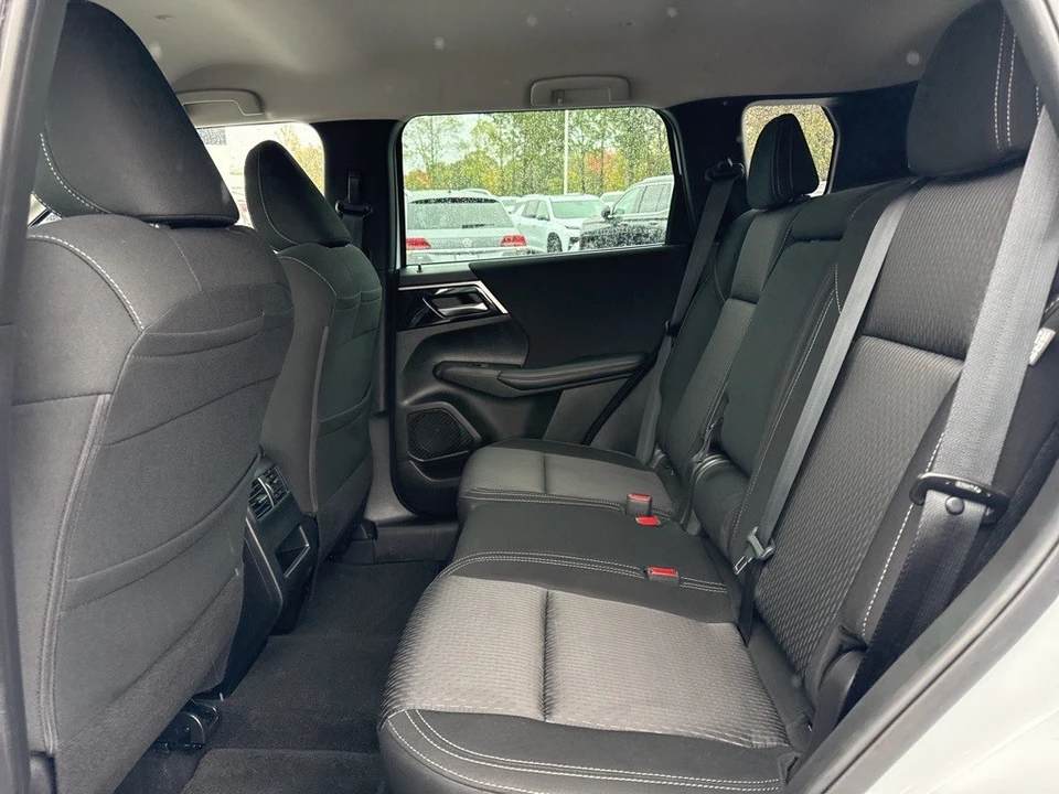 2023 Mitsubishi Outlander - Image 10 of 12