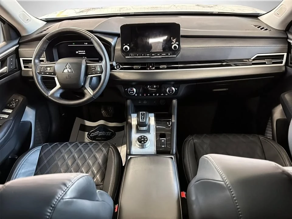 2023 Mitsubishi Outlander - Image 9 of 17