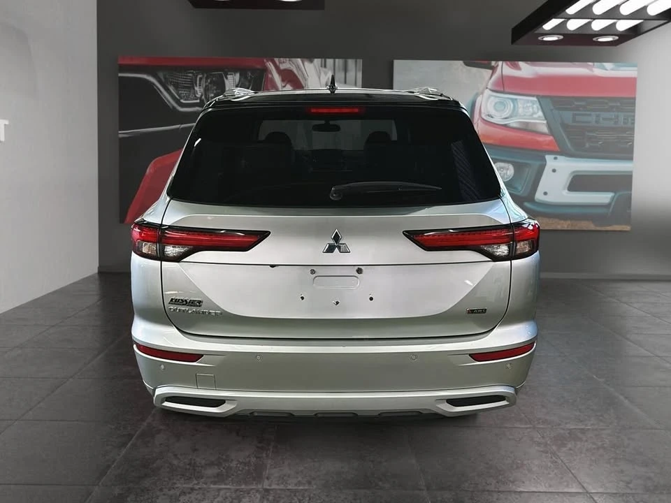 2023 Mitsubishi Outlander - Image 2 of 17