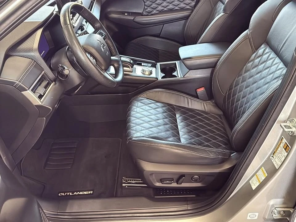 2023 Mitsubishi Outlander - Image 8 of 17