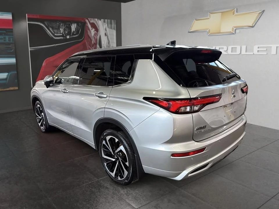 2023 Mitsubishi Outlander - Image 3 of 17