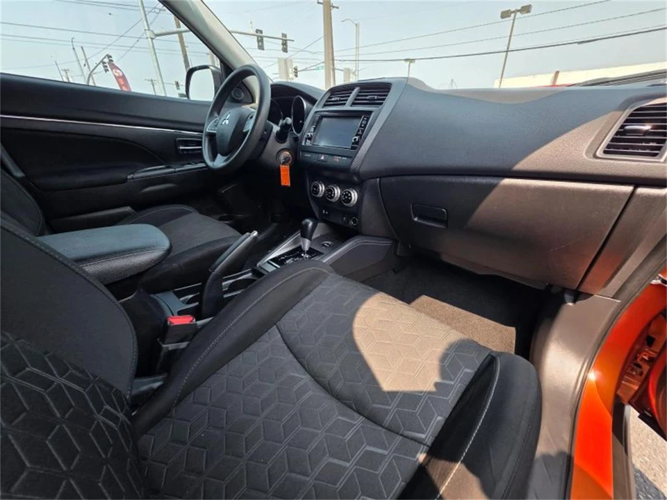 2023 Mitsubishi Outlander - Image 14 of 20