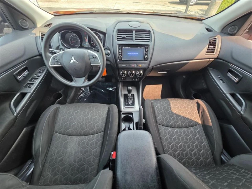 2023 Mitsubishi Outlander - Image 11 of 20
