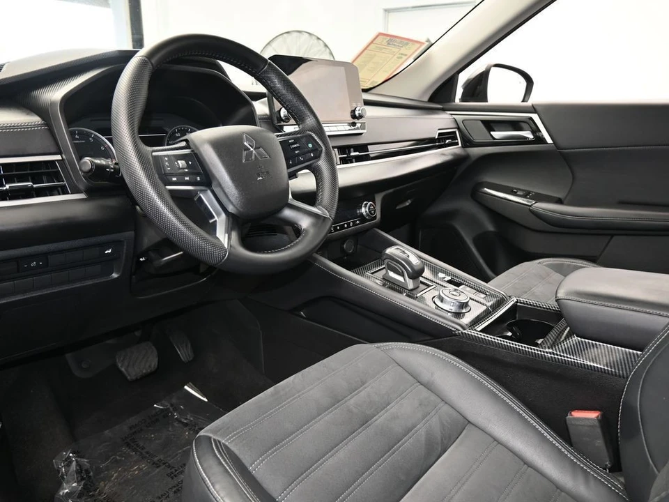 2023 Mitsubishi Outlander - Image 12 of 12