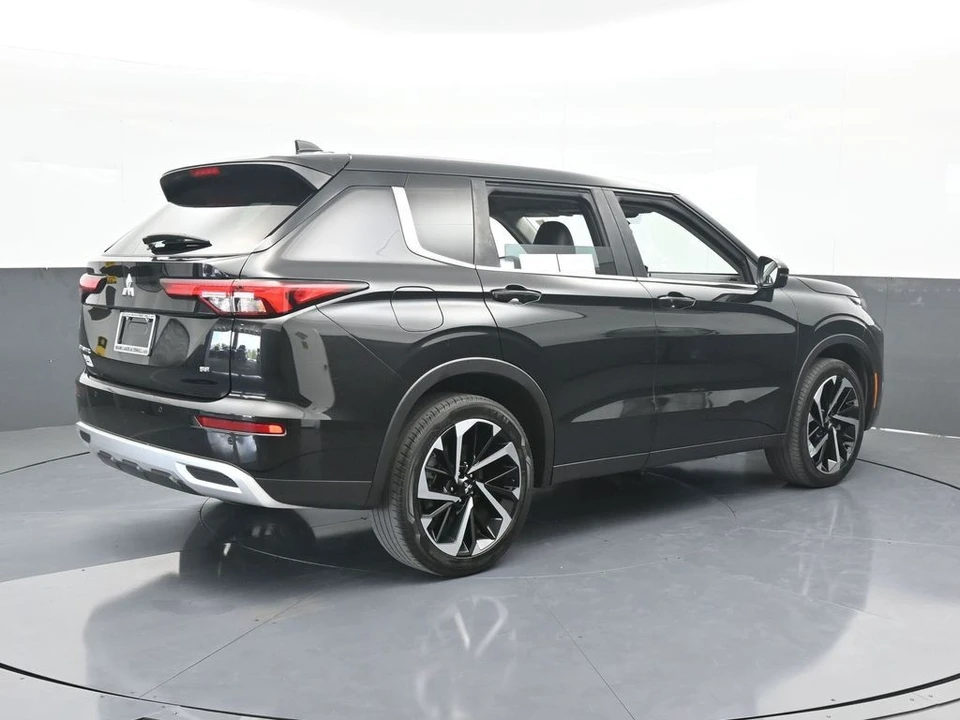 2023 Mitsubishi Outlander - Image 6 of 12