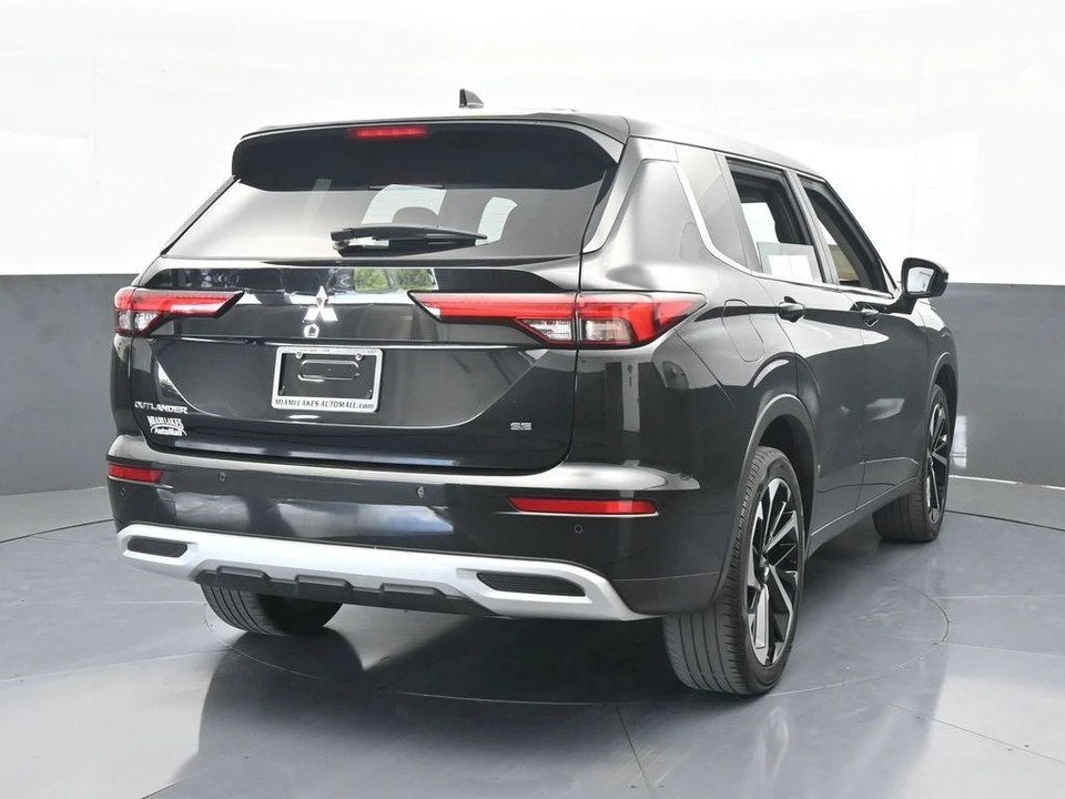 2023 Mitsubishi Outlander - Image 5 of 12