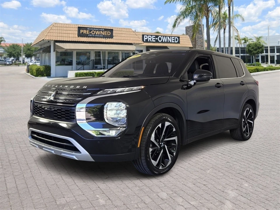 2023 Mitsubishi Outlander - Image 3 of 12
