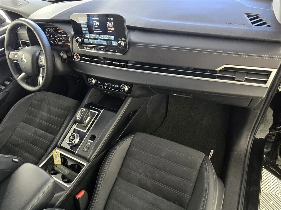 2023 Mitsubishi Outlander - Image 16 of 21