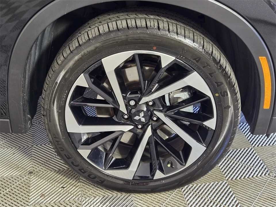 2023 Mitsubishi Outlander - Image 18 of 21
