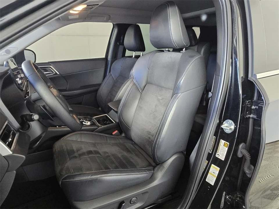 2023 Mitsubishi Outlander - Image 6 of 12