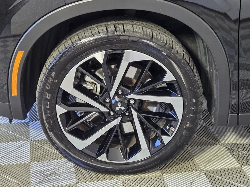 2023 Mitsubishi Outlander - Image 5 of 12