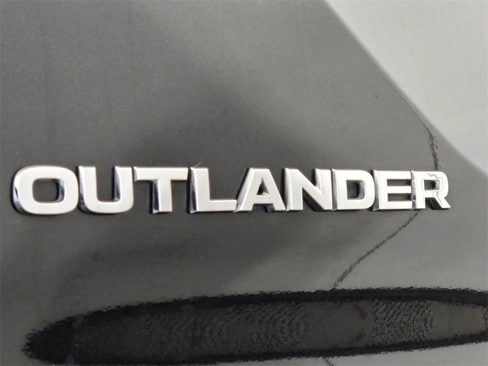 2023 Mitsubishi Outlander - Image 12 of 12