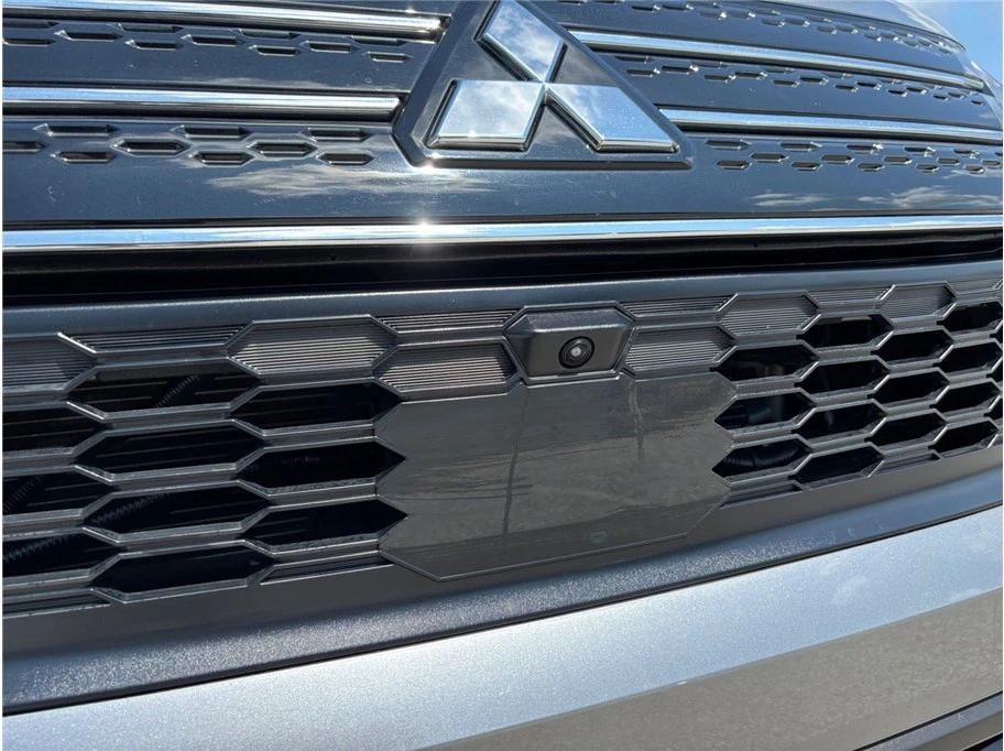 2023 Mitsubishi Outlander - Image 15 of 21