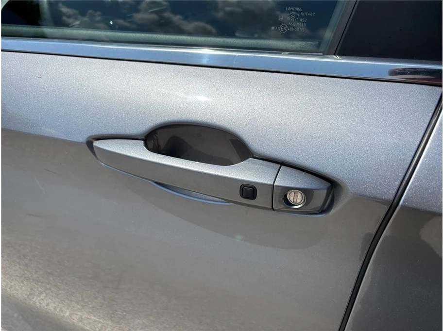 2023 Mitsubishi Outlander - Image 18 of 21