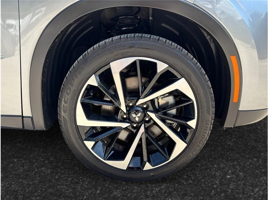 2023 Mitsubishi Outlander - Image 13 of 21